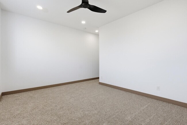 Building Photo - 2805 Trumbull Rd