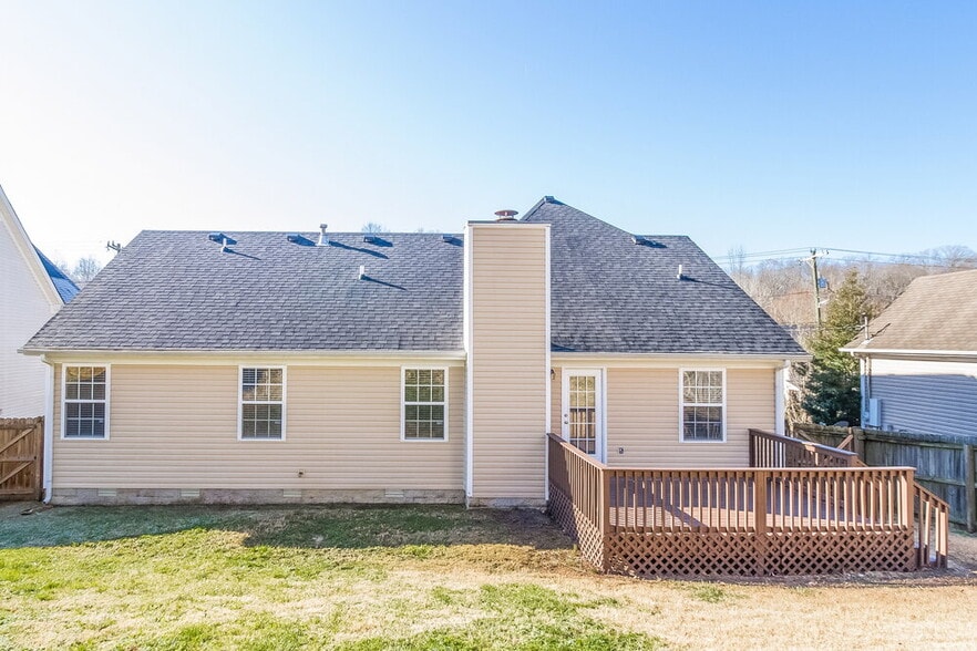 Building Photo - 1636 Bridgecrest Dr