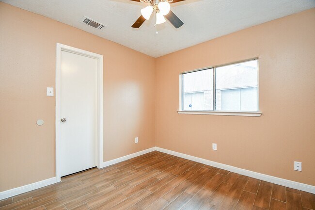 Building Photo - 12011 Monument Valley Dr