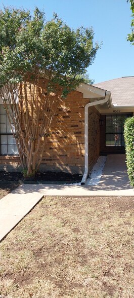 Front entry - 8539 Holly St