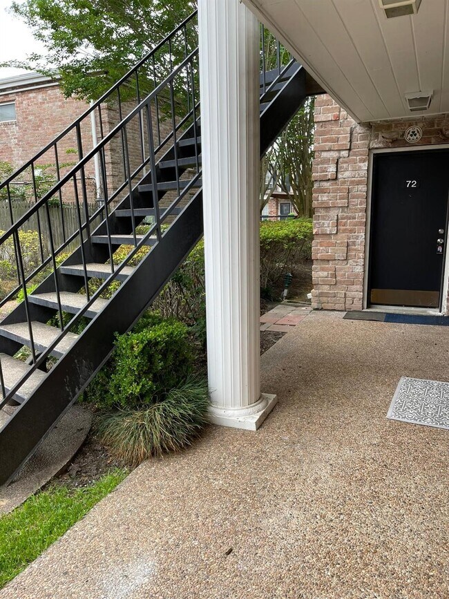 Building Photo - 6402 Del Monte Dr