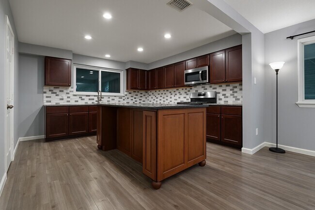 Building Photo - 20074 Crazy Horse Cir