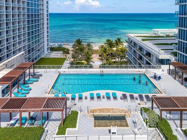 Building Photo - 6801 Collins Ave