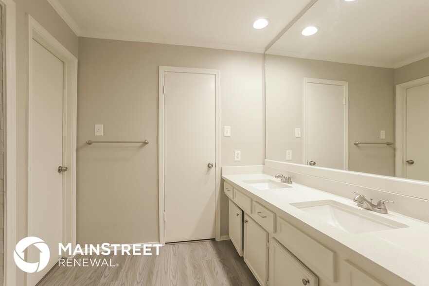 Building Photo - 1335 Westgreen Blvd