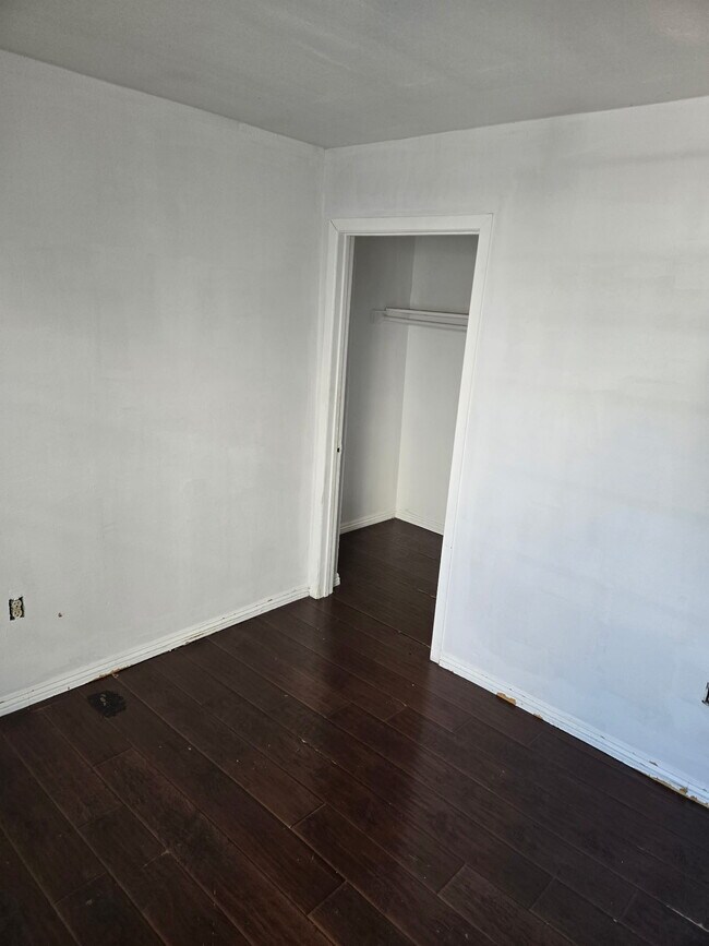 Building Photo - 227 E 110th St
