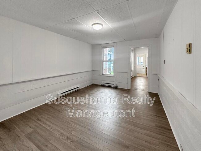 Building Photo - 344 N Mulberry St