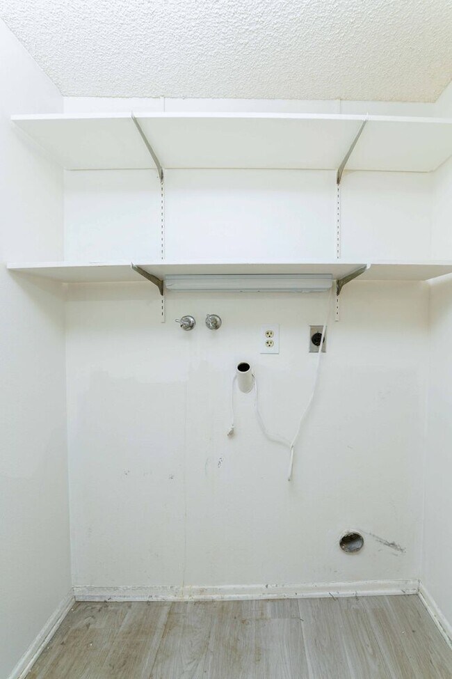 Building Photo - 2 Bedroom unit in Los Angeles
