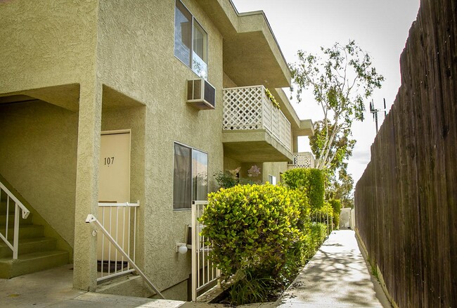 Building Photo - 10140 Mountair Ave