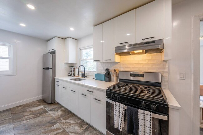 Building Photo - 810 Walnut St