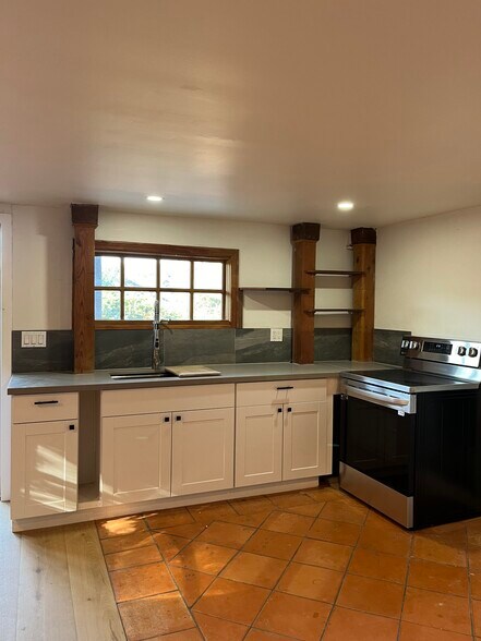 Building Photo - 1124 Rosario Dr