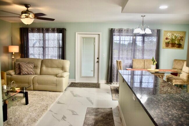 Building Photo - 364 Keswick C