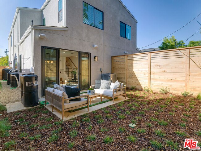 Building Photo - 10622 Ayres Ave