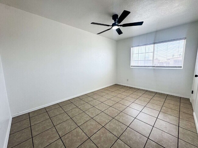 Building Photo - Cozy 3-Bed Oasis in Yuma's Heart