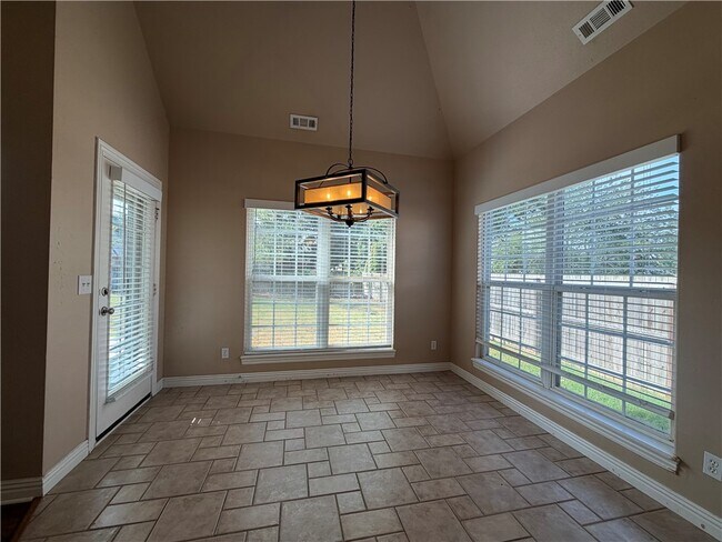 Building Photo - 4410 W Braymore Dr