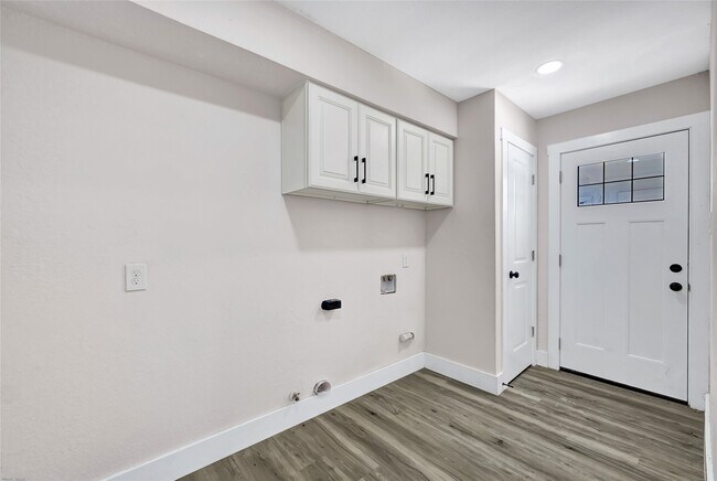 Building Photo - 7707 12 Fairway Ln