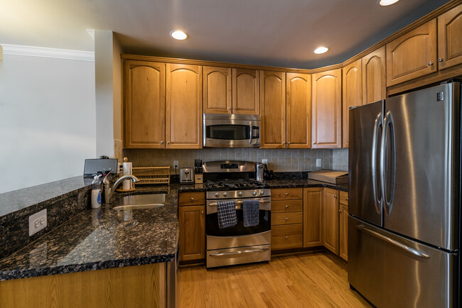 Spacious kitchen with stainless steel appliances - 22785 Settlers Trail Terrace