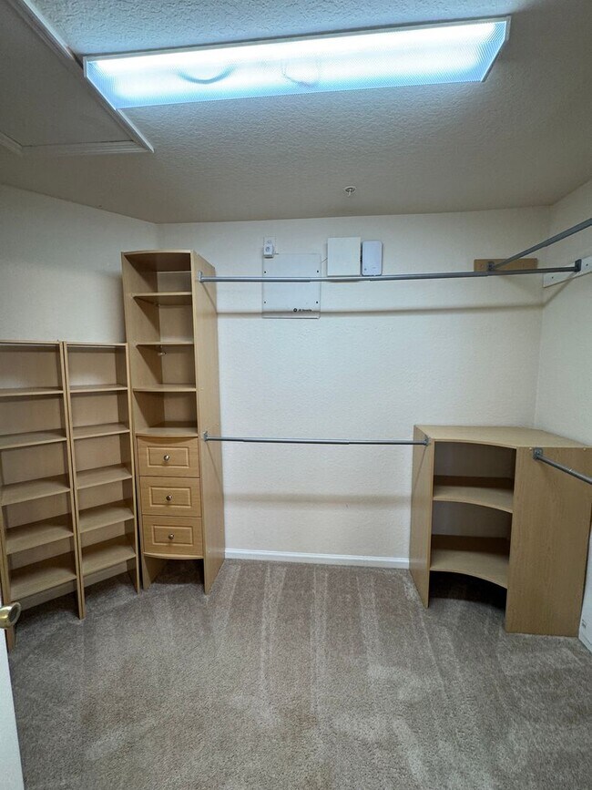 Building Photo - BEAUTIFUL 3 BEDFROOM, ,2.5 BATHROOMS TOWNHOME IN AVALON LAKES