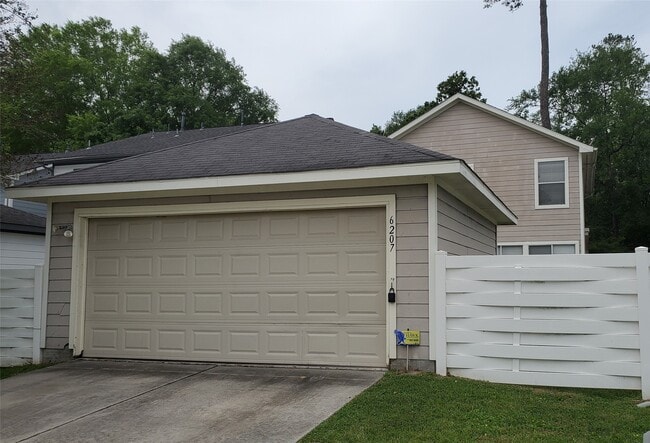 Building Photo - 6207 Spruce Bough Ct