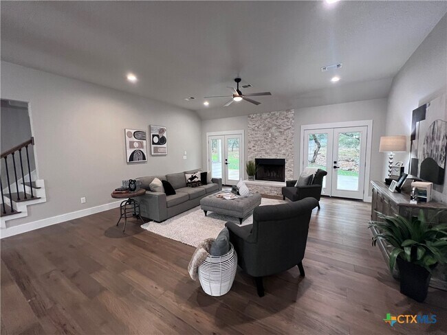 Building Photo - 725 Winding View