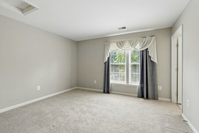 Building Photo - 2513 Holly Springs Ct