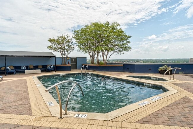 Building Photo - 54 Rainey St