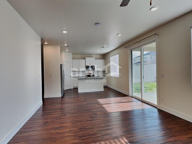 Building Photo - 1369 E Old Mesquite St