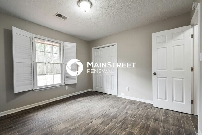 Building Photo - 3 Bedroom Pet-Friendly Home in Fayetteville, GA with Main Street Renewal