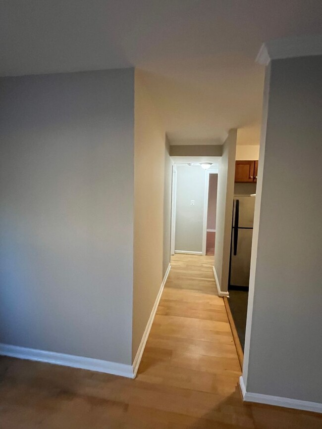 Building Photo - NEWLY AVAILABLE - RENOVATED 2 BR UNIT IN T...