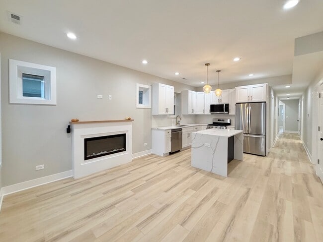 Building Photo - 4908 N Rockwell St