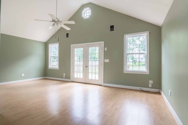 Building Photo - Gorgeous 3 Bedroom 2 Bath in Popular Parki...