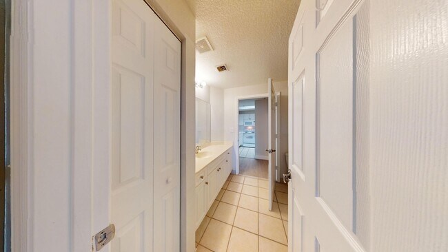 Building Photo - 2Bd /2Ba Condo with Stunning Lake Views!  ...