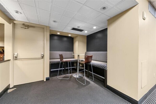 Building Photo - 320 Fort Duquesne Blvd
