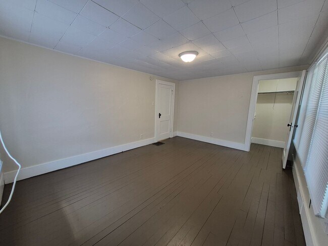 Building Photo - 2806 Hartzer St