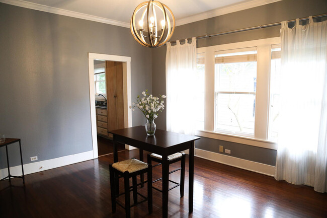 Building Photo - ALAMO HEIGHTS CRAFTSMAN COTTAGE