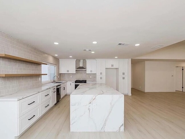 Building Photo - 2217 Camino Del Sol