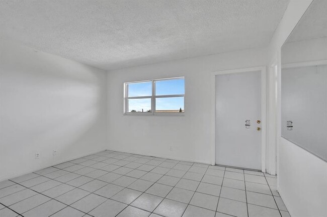 Building Photo - 2350 NE 14th Street Causeway