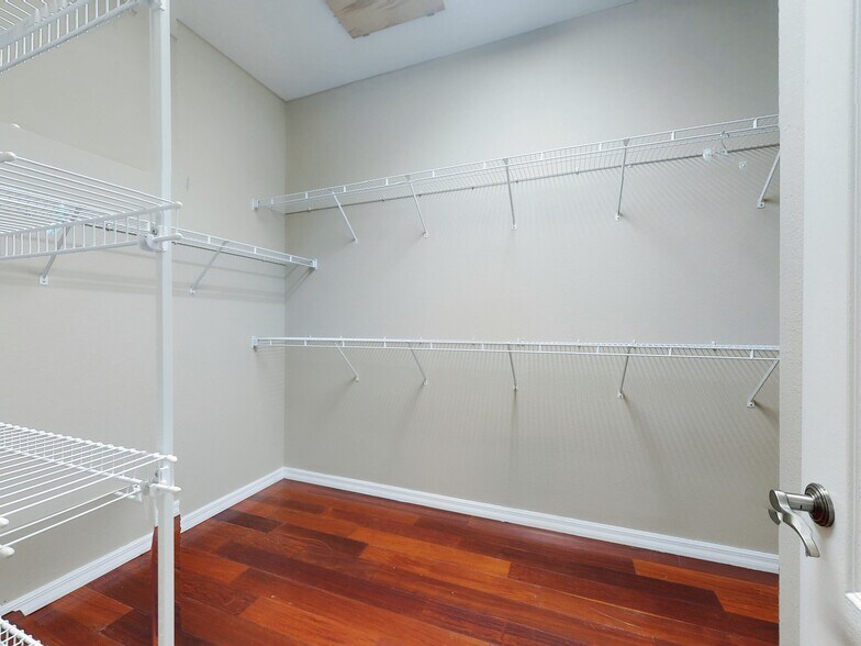 Building Photo - 610 Victoria Hills Dr