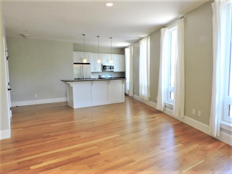 Building Photo - 168 Hampshire St