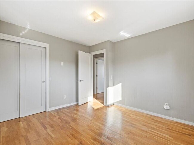 Building Photo - 3603 W Canal Dr