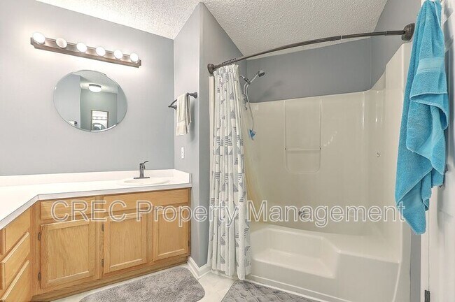 Building Photo - 2318 N England Ct