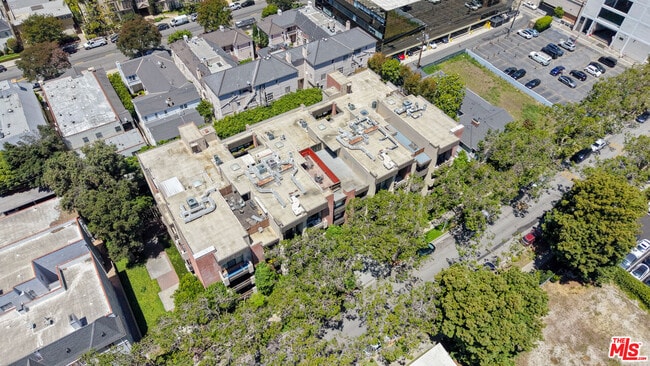 Building Photo - 141 S Linden Dr