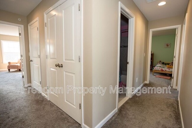 Building Photo - 2425 Morgans Point Dr