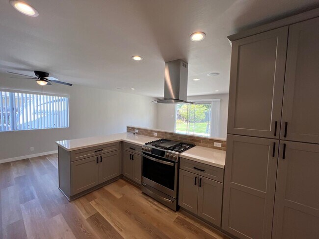 Building Photo - 160 Sands Pl