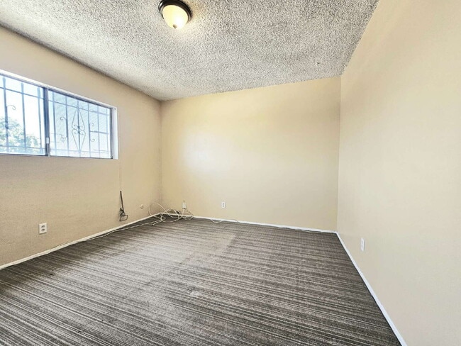 Building Photo - Welcome home to this charming and affordab...