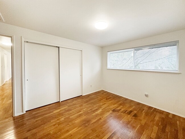 Building Photo - 4bd/2.5ba Seattle Home