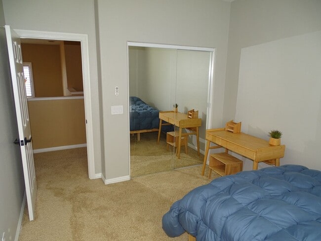 Building Photo - West Summerlin 5 Bedroom, Bed & Full Bath 1st Floor, Beauty