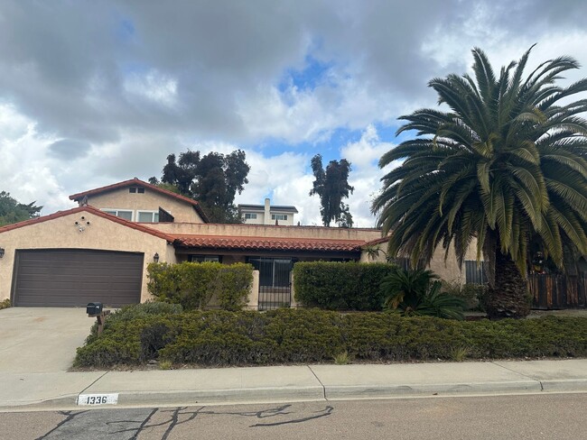 Primary Photo - Remodeled 3 Bdrm, 2 Ba, single story, 1290...