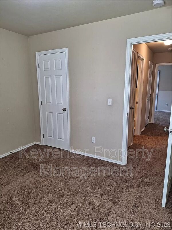 Building Photo - 1209 Ironstone Dr