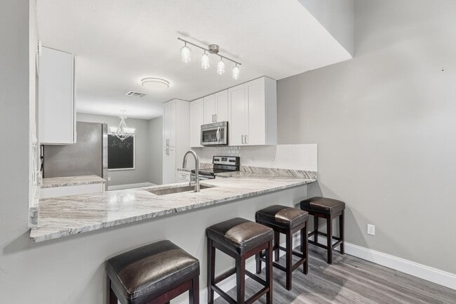 Building Photo - 3 bedroom condo