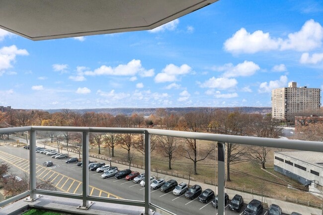 Primary Photo - 3333 Henry Hudson Pkwy